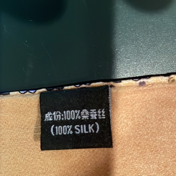 100% Silk scarf - Picture 5 of 7